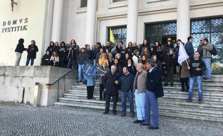 funcionarios-judiciais-em-greve-em-frente-do-tribunal-de-leiria-9468