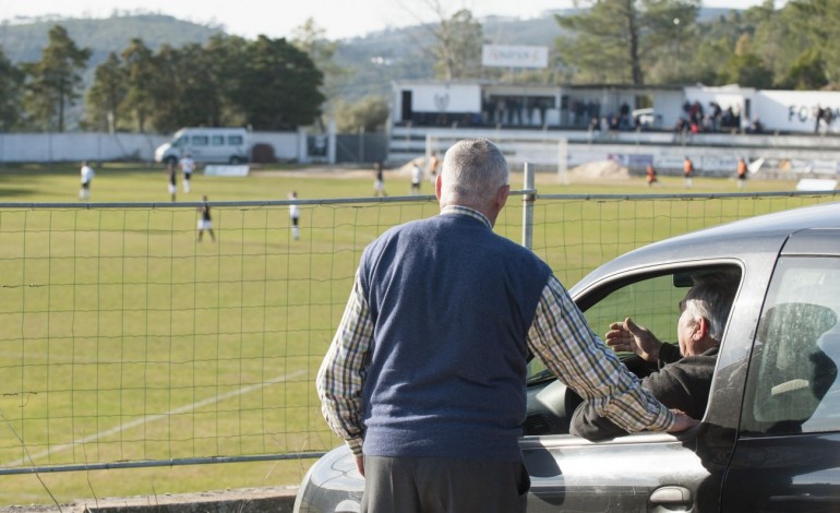 A emoção do futebol no conforto do carro.