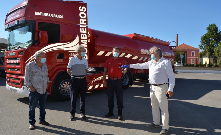 potencia-de-580-cavalos-e-capacidade-de-32-mil-litros-eis-a-mais-recente-aquisicao-dos-bombeiros-voluntarios-da-marinha-grande