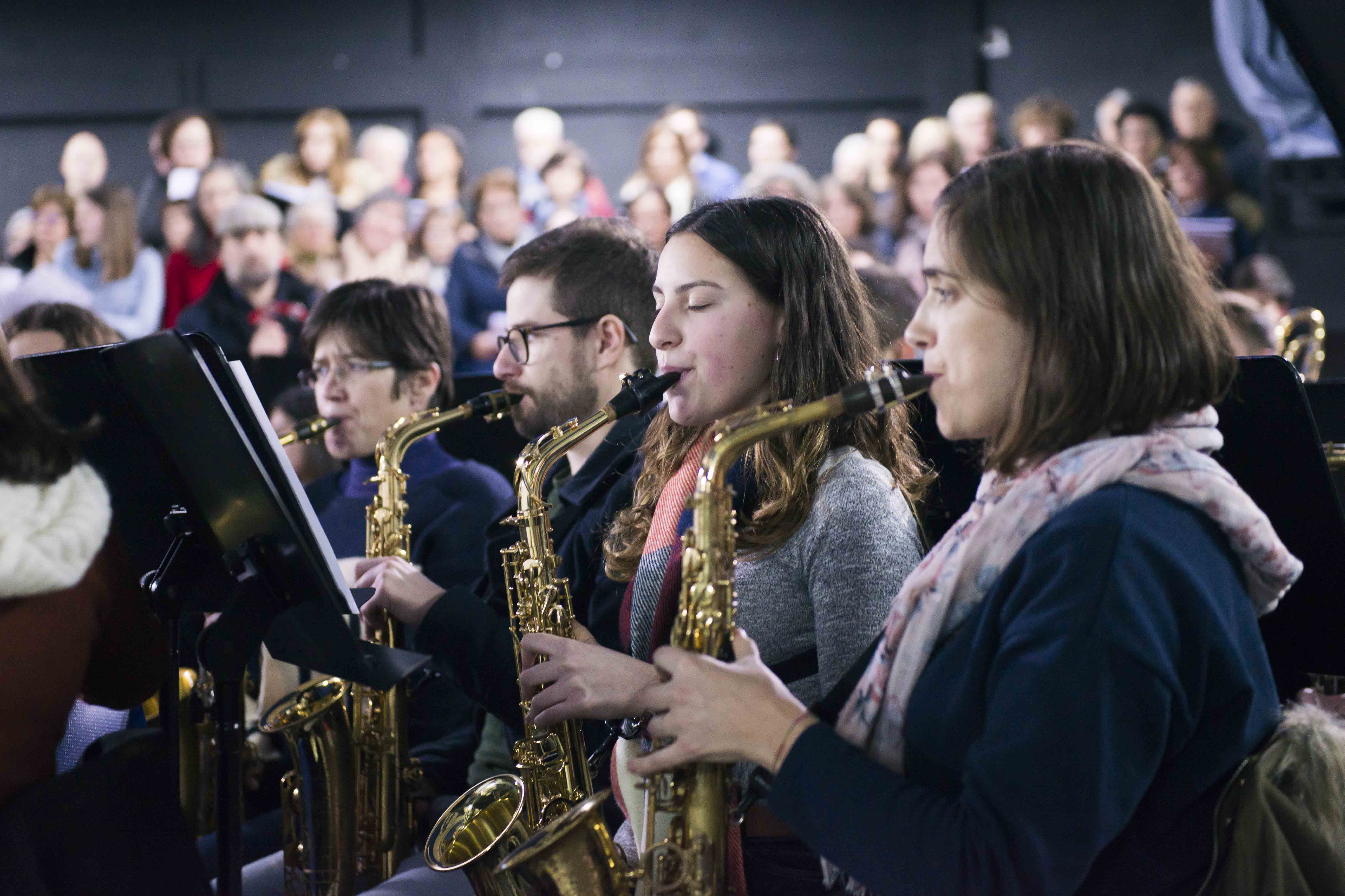 Ensaio geral para o concerto sensorial Nascente que se realizará no dia 30 de novembro, pelas 21.30h no Teatro José Lúcio da Silva. Uma produção do SMAS de Leiria e da Sociedade Filarmónica Sr. dos Aflitos do Soutocico que vai contar com 150 músicos em palco. A entrada é gratuita.