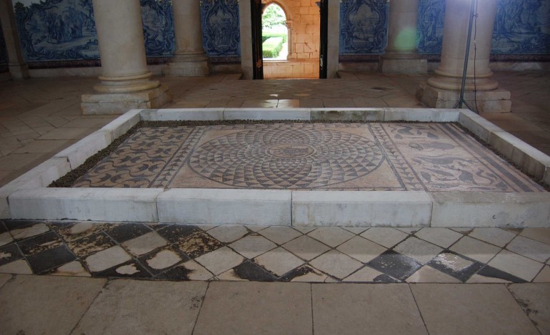 mosaico-romano-de-apolo-prepara-se-para-regressar-a-povoa-de-coz