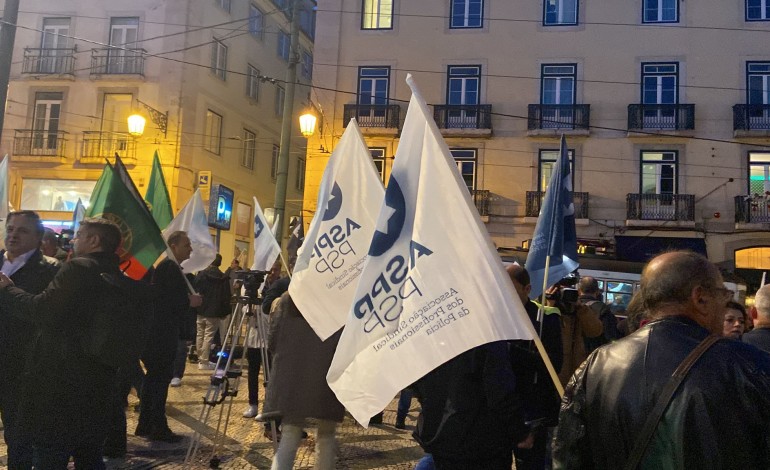 quarenta-agentes-da-psp-da-regiao-centro-manifestam-se-em-lisboa-por-melhores-condicoes-de-trabalho