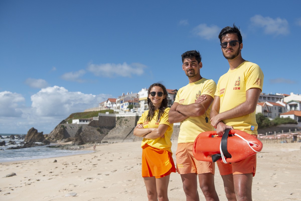 Adriana Gonçalves, João Couteiro e Rafael Sá são três dos jovens que vão passar este Verão a vigiar o bem-estar dos banhistas em São Pedro de Moel