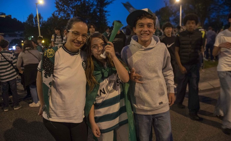 Centenas estiveram na rotunda do Polícia Sinaleiro