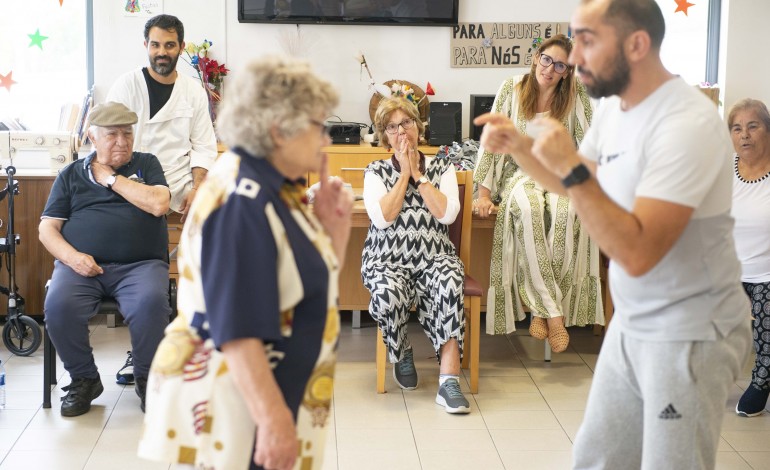 Ensaio na Amitei, com utentes entre os 60 e os 90 anos, na última terça-feira