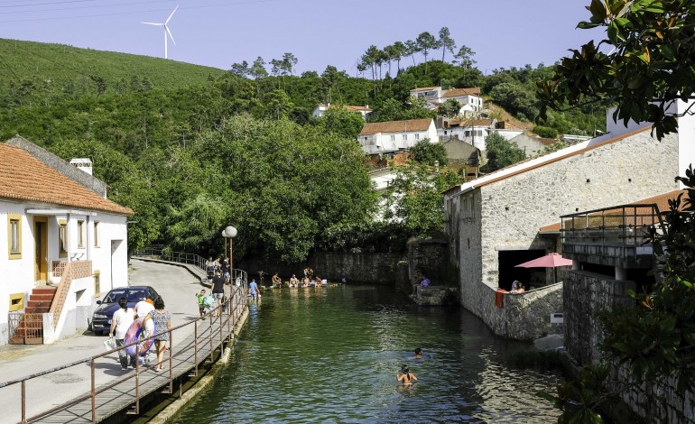 grupo-de-amigos-limpa-rio-lis-nas-fontes