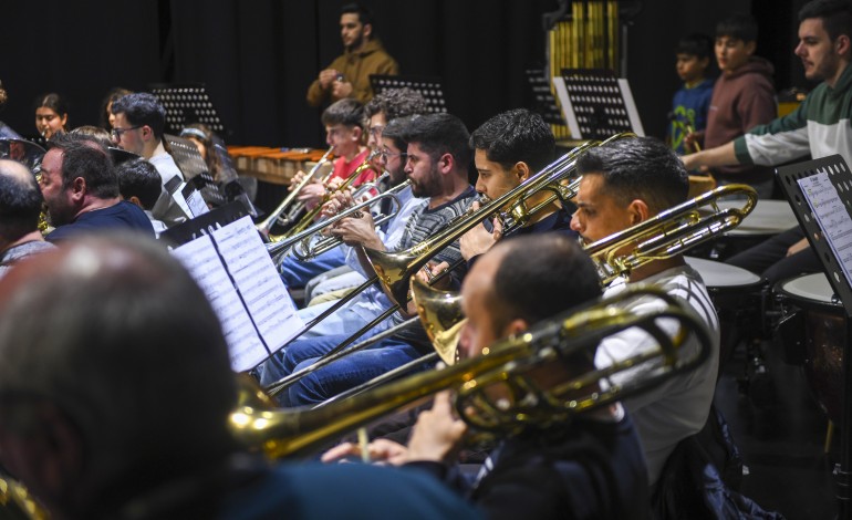 Dirigida pelo maestro Pedro Henriques, conta com 47 músicos, entre os dez e os 70 anos