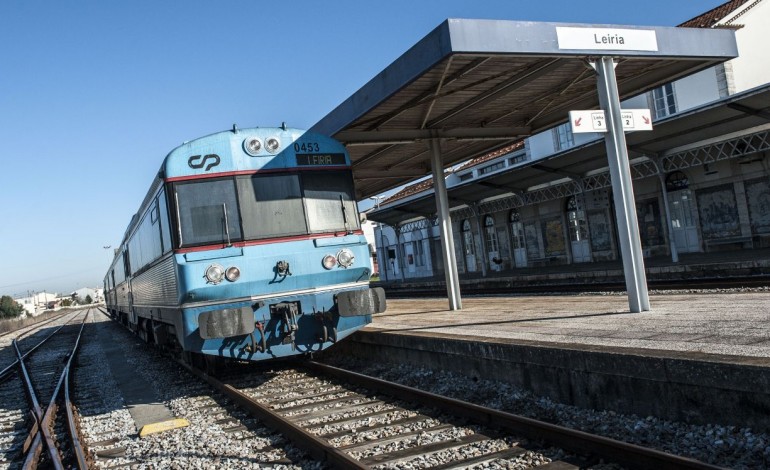 cp-reforca-comboios-para-praias-de-sao-martinho-e-salir-do-porto-6717