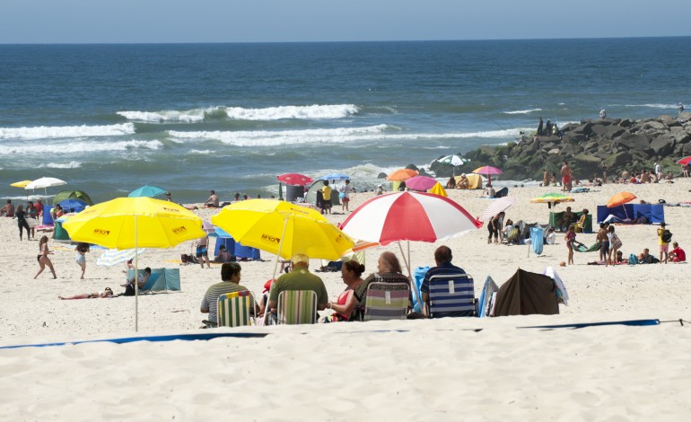 praia-da-vieira-continua-hoje-a-nao-ser-vigiada