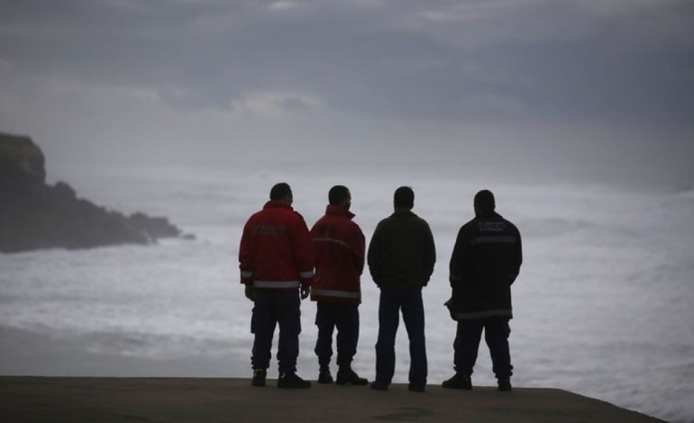 bombeiros-do-distrito-de-leiria-ajudam-coimbra-a-resolver-inundacoes