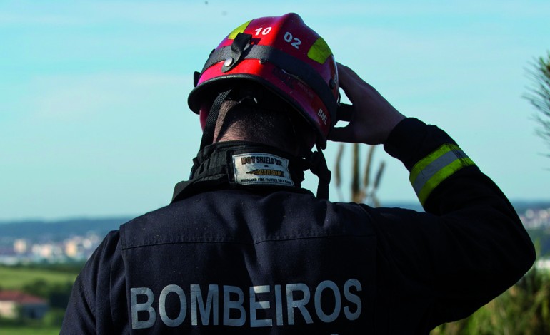 jovens-do-norte-de-leiria-aprendem-com-sapadores-a-fazer-um-salvamento-na-cidade