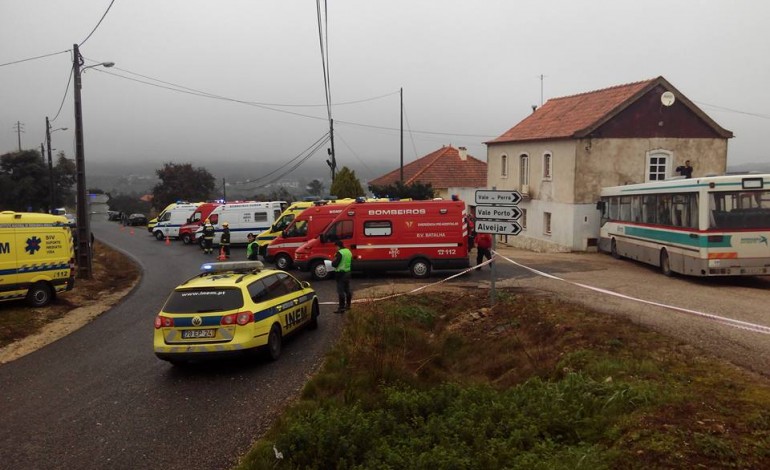 autocarro-despista-se-e-colide-contra-uma-habitacao-em-ourem-2859