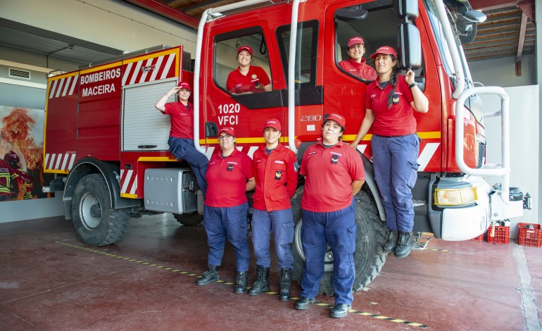 bombeiras-em-accao-combatem-barreiras-para-salvar-vidas