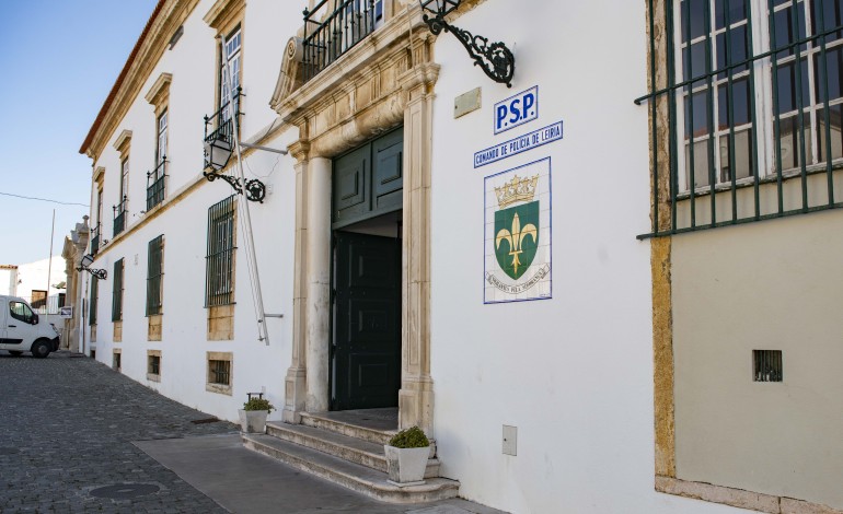imigrante-detido-em-sala-da-psp-a-espera-de-extradicao-foi-encaminhado-para-centro-temporario-no-porto