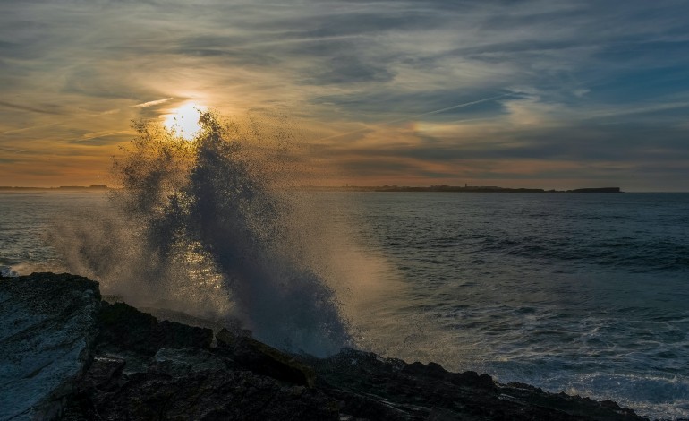 A paisagem e a sua relação com o mar são uma constante na aldeia situada a norte de Peniche