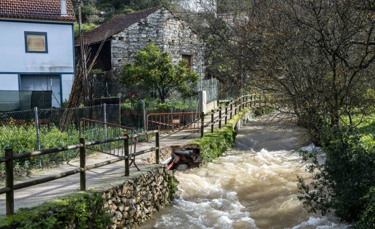 As depressões Ingrid e Joseph provocaram várias inundações em Leiria