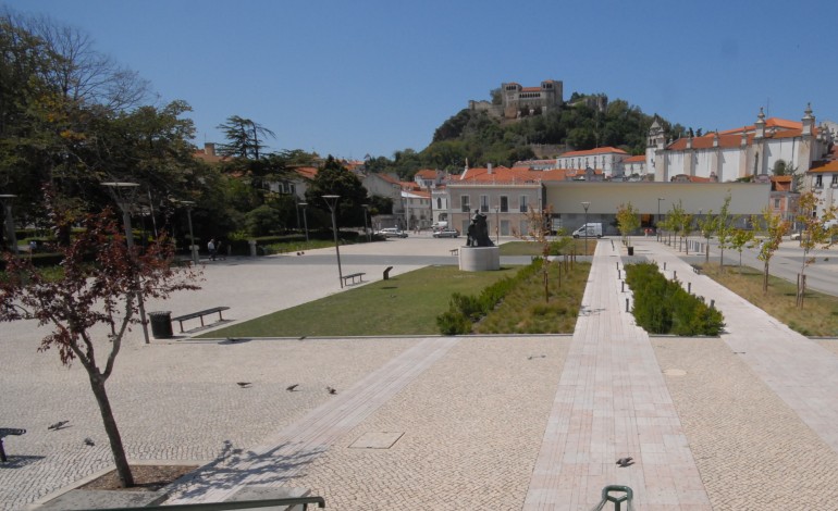 avenida-cultural-surpreende-habitantes-de-leiria-com-performances-artisticas